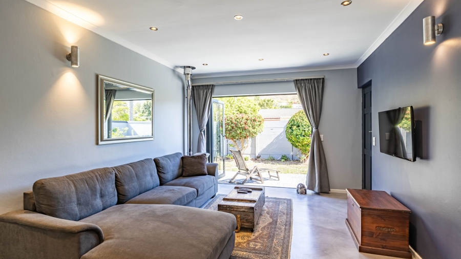 3 Bedroom Property for Sale in Lakeside Western Cape